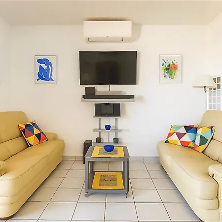 펜션 Mazet Climatise Vue I Piscine I Parking I Wifi I Linge Et Menage Inclus 생트막시메
